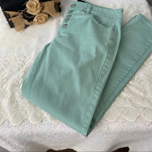 Light green-High waist Jegging. - Picture 2 of 4